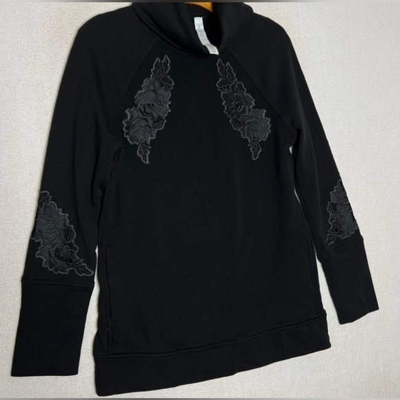 Lululemon Cotton Terry Embroidered Floral Patches To You Tunic In Black Size 4 - Picture 3 of 13